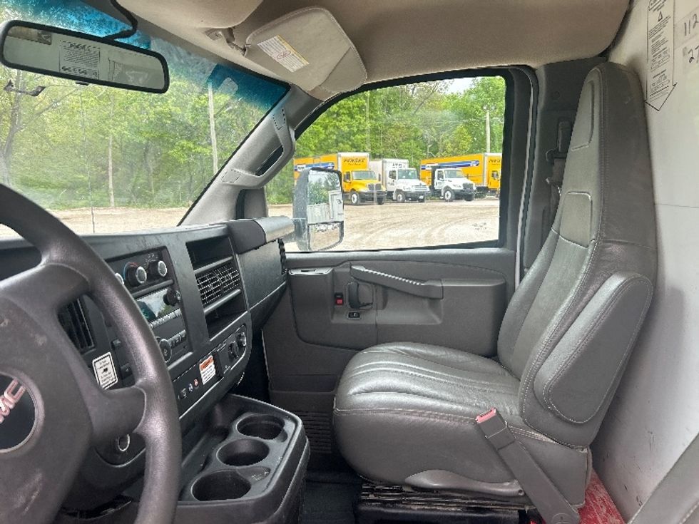 Light Duty Box Truck-Light and Medium Duty Trucks-GMC-2022-Savana G33903-Moberly-MO-104,060\n\t\tmiles-$ 33,250 - Image 18