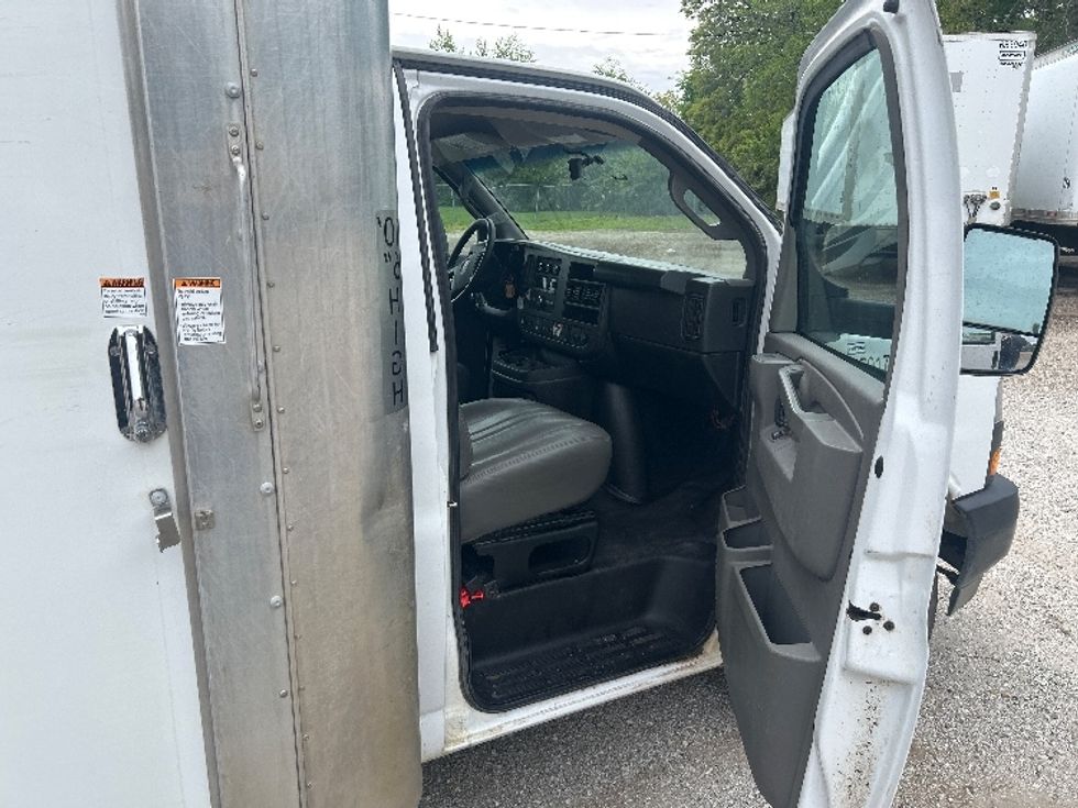 Light Duty Box Truck-Light and Medium Duty Trucks-GMC-2022-Savana G33903-Moberly-MO-104,060\n\t\tmiles-$ 33,250 - Image 19