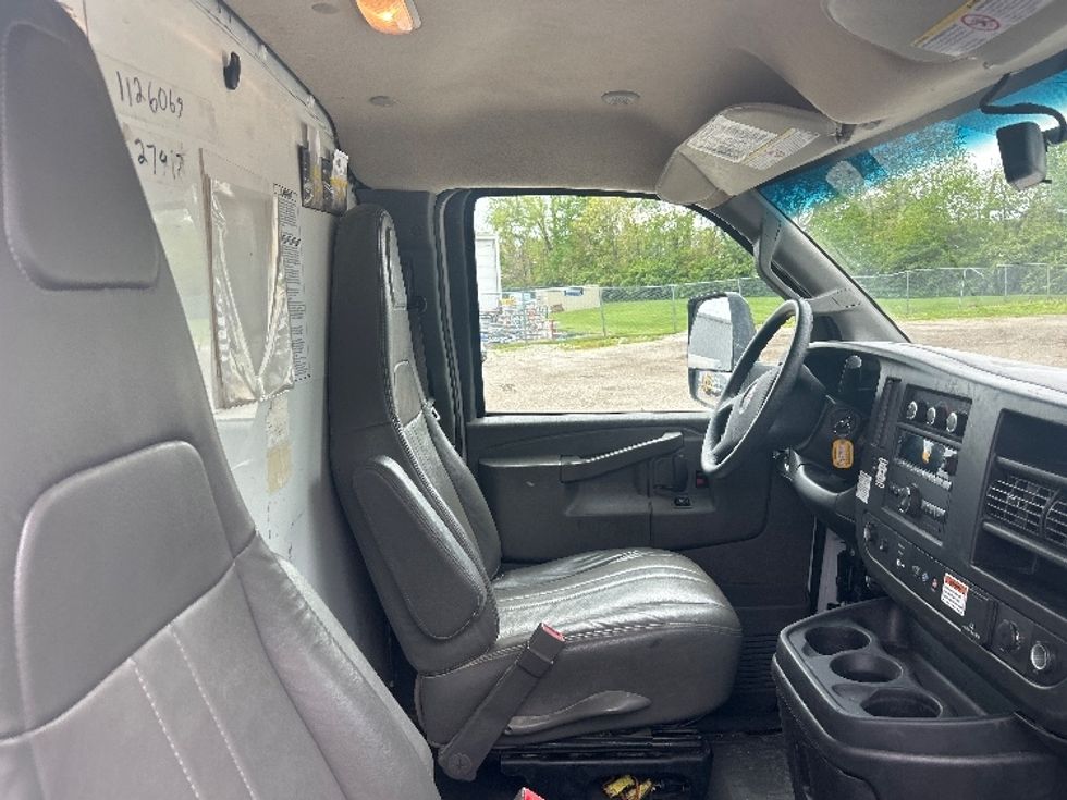 Light Duty Box Truck-Light and Medium Duty Trucks-GMC-2022-Savana G33903-Moberly-MO-104,060\n\t\tmiles-$ 33,250 - Image 21