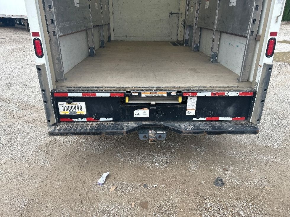 Light Duty Box Truck-Light and Medium Duty Trucks-GMC-2022-Savana G33903-Moberly-MO-104,060\n\t\tmiles-$ 33,250 - Image 9