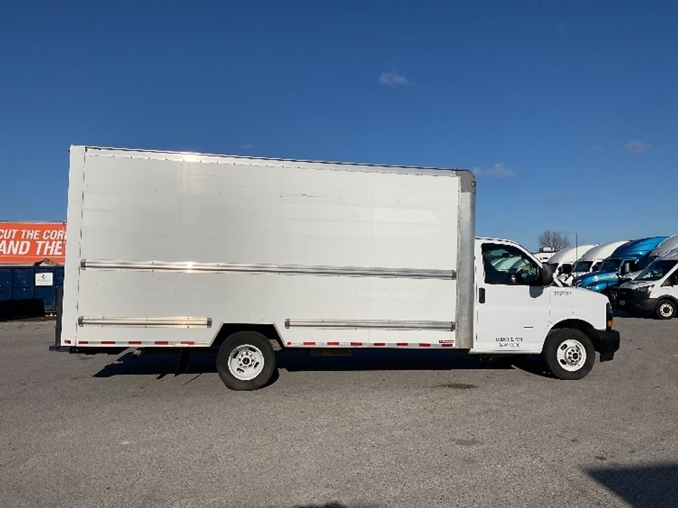 Light Duty Box Truck-Light and Medium Duty Trucks-GMC-2022-Savana G33903-Moberly-MO-96,687\n\t\tmiles-$ 31,750 - Image 15