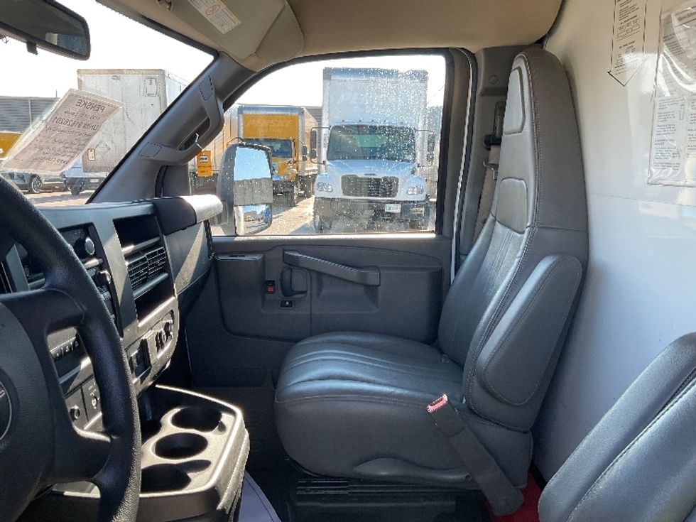 Light Duty Box Truck-Light and Medium Duty Trucks-GMC-2022-Savana G33903-Moberly-MO-96,687\n\t\tmiles-$ 31,750 - Image 19