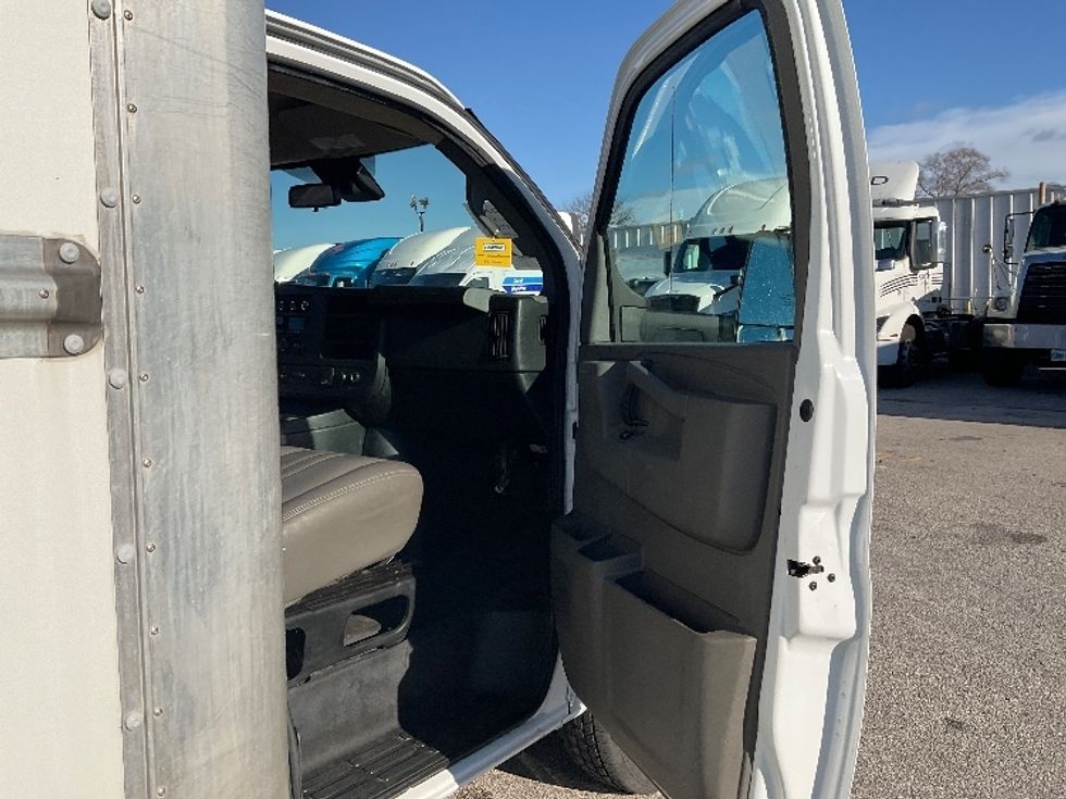 Light Duty Box Truck-Light and Medium Duty Trucks-GMC-2022-Savana G33903-Moberly-MO-96,687\n\t\tmiles-$ 31,750 - Image 20