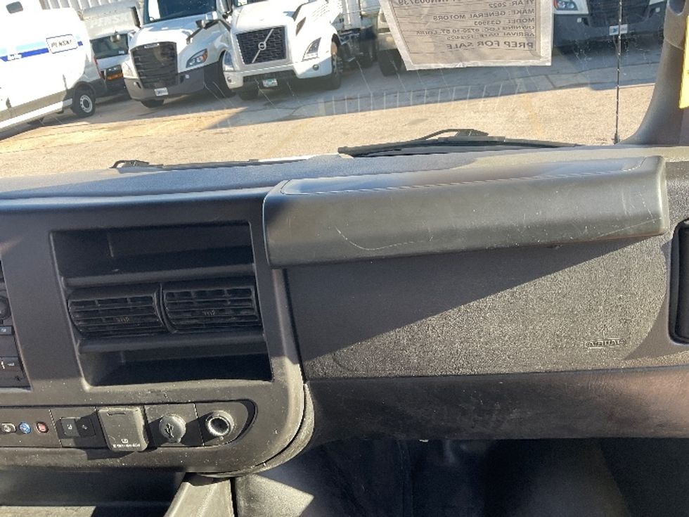 Light Duty Box Truck-Light and Medium Duty Trucks-GMC-2022-Savana G33903-Moberly-MO-96,687\n\t\tmiles-$ 31,750 - Image 21