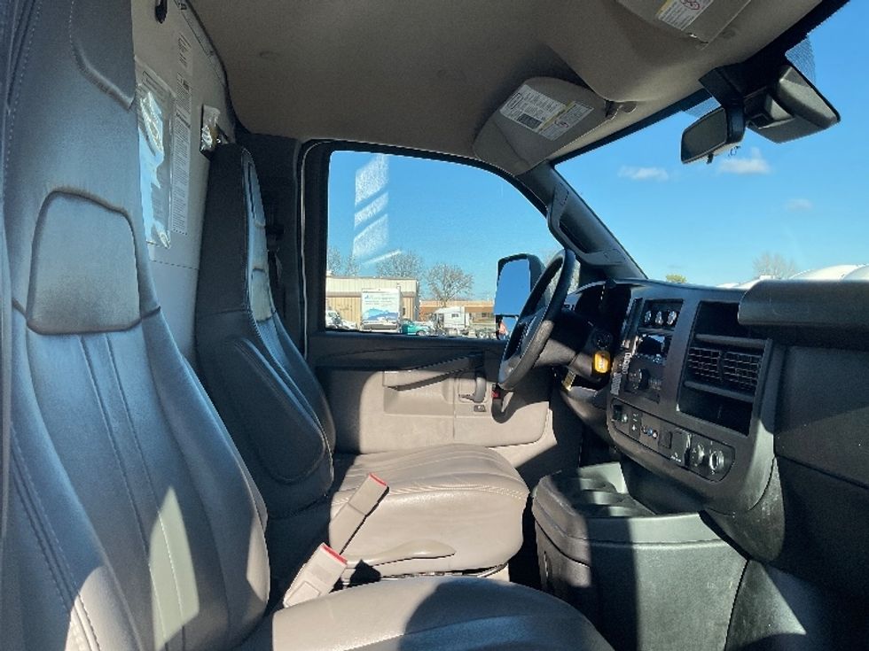 Light Duty Box Truck-Light and Medium Duty Trucks-GMC-2022-Savana G33903-Moberly-MO-96,687\n\t\tmiles-$ 31,750 - Image 22