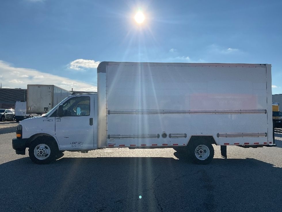 Light Duty Box Truck-Light and Medium Duty Trucks-GMC-2022-Savana G33903-Moberly-MO-96,687\n\t\tmiles-$ 31,750 - Image 4