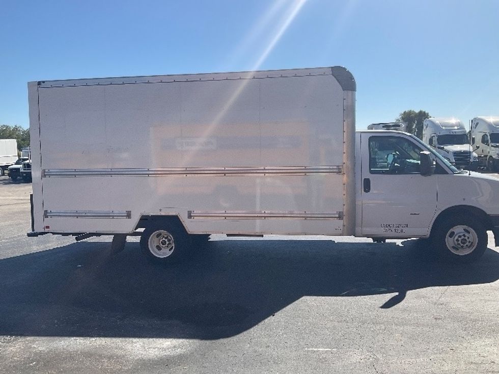 Light Duty Box Truck-Light and Medium Duty Trucks-GMC-2022-Savana G33903-Mobile-AL-117,401\n\t\tmiles-$ 30,750 - Image 15