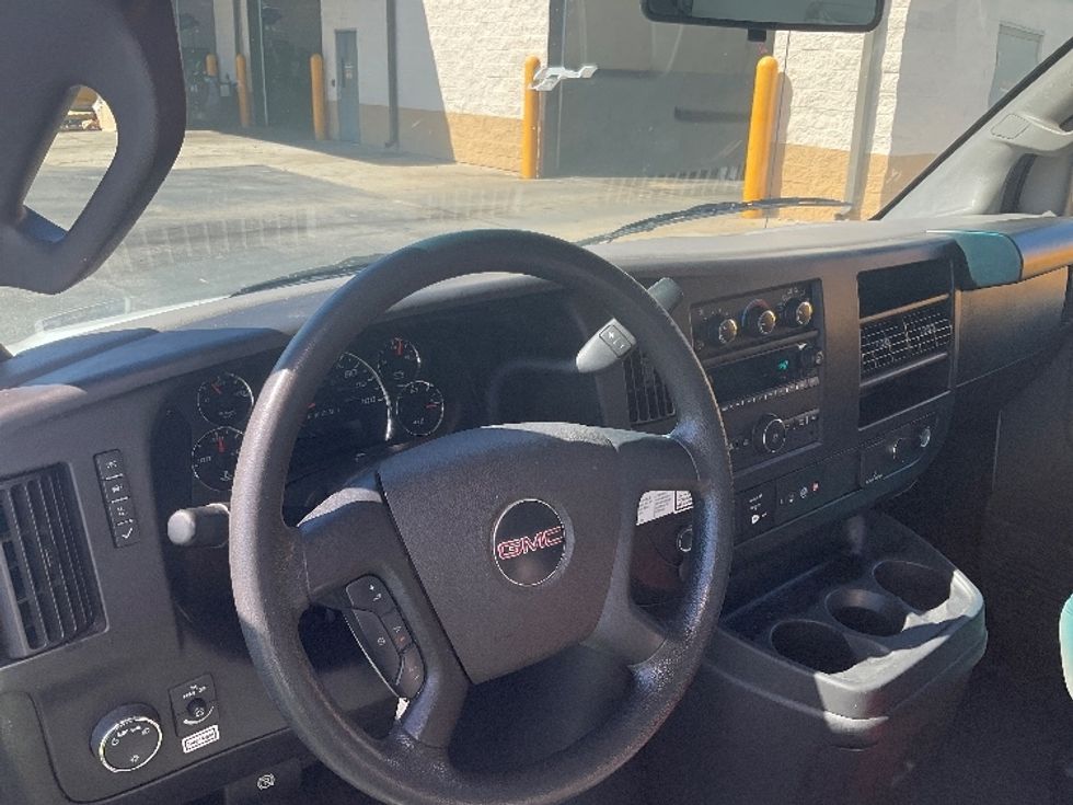 Light Duty Box Truck-Light and Medium Duty Trucks-GMC-2022-Savana G33903-Mobile-AL-117,401\n\t\tmiles-$ 30,750 - Image 17