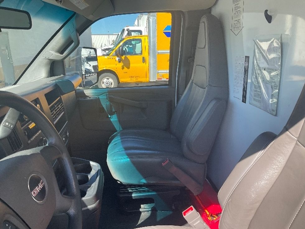 Light Duty Box Truck-Light and Medium Duty Trucks-GMC-2022-Savana G33903-Mobile-AL-117,401\n\t\tmiles-$ 30,750 - Image 19