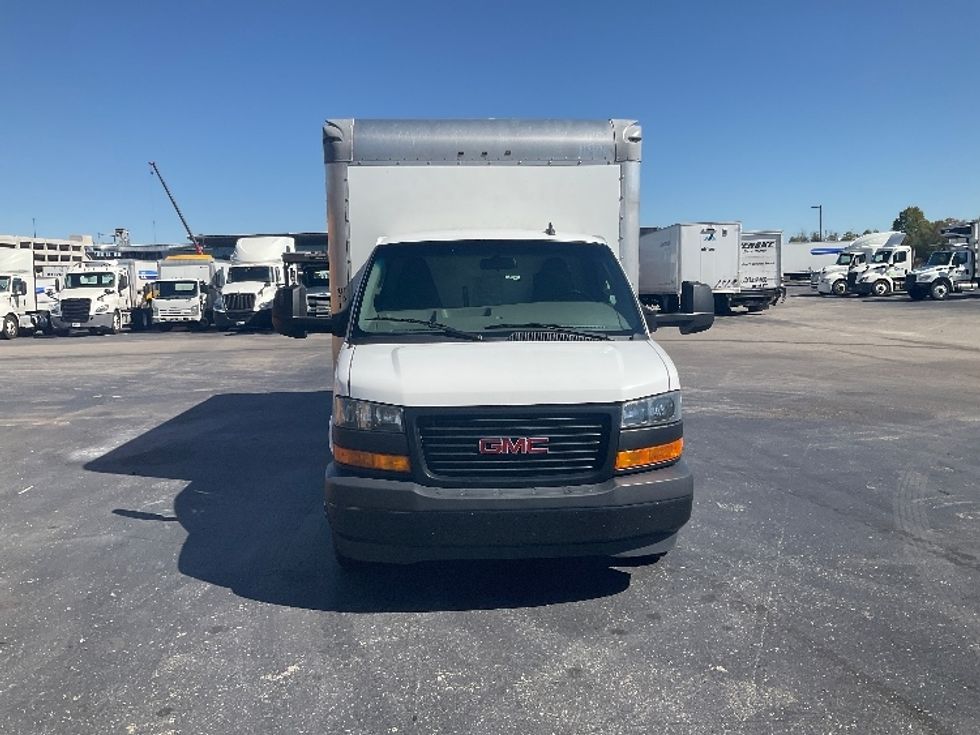 Light Duty Box Truck-Light and Medium Duty Trucks-GMC-2022-Savana G33903-Mobile-AL-117,401\n\t\tmiles-$ 30,750 - Image 2