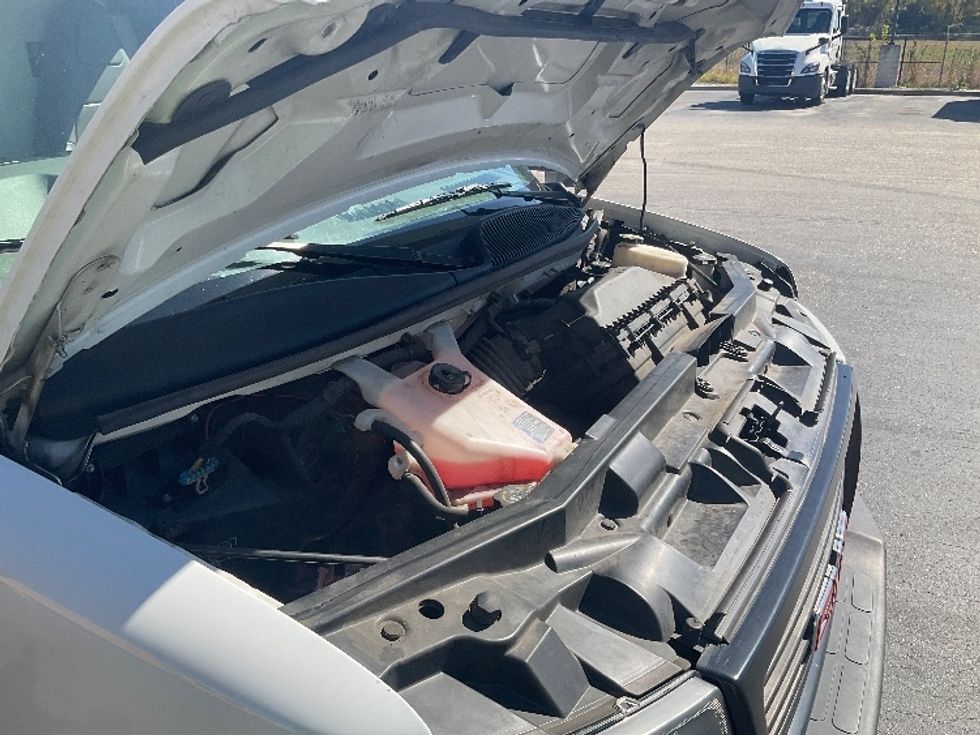 Light Duty Box Truck-Light and Medium Duty Trucks-GMC-2022-Savana G33903-Mobile-AL-117,401\n\t\tmiles-$ 30,750 - Image 23