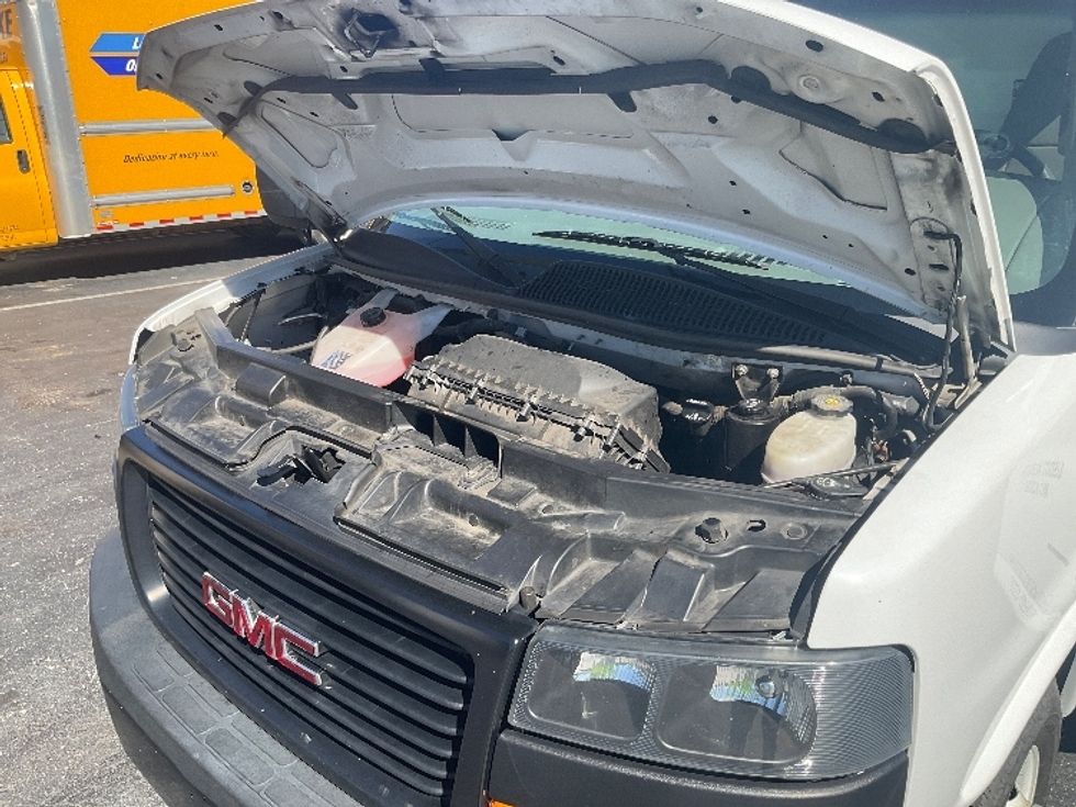 Light Duty Box Truck-Light and Medium Duty Trucks-GMC-2022-Savana G33903-Mobile-AL-117,401\n\t\tmiles-$ 30,750 - Image 24