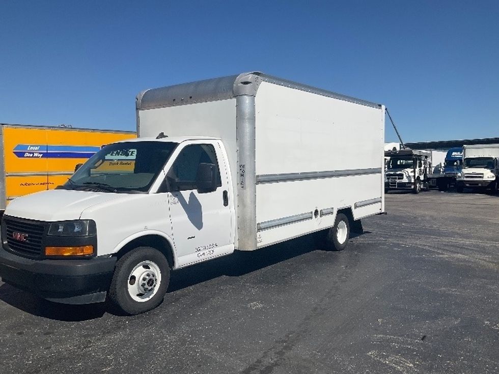 Light Duty Box Truck-Light and Medium Duty Trucks-GMC-2022-Savana G33903-Mobile-AL-117,401\n\t\tmiles-$ 30,750 - Image 3