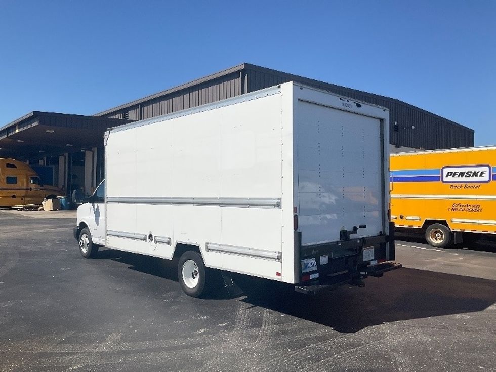 Light Duty Box Truck-Light and Medium Duty Trucks-GMC-2022-Savana G33903-Mobile-AL-117,401\n\t\tmiles-$ 30,750 - Image 6