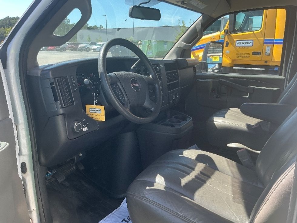 Light Duty Box Truck-Light and Medium Duty Trucks-GMC-2022-Savana G33903-Mobile-AL-68,394\n\t\tmiles-$ 38,250 - Image 16