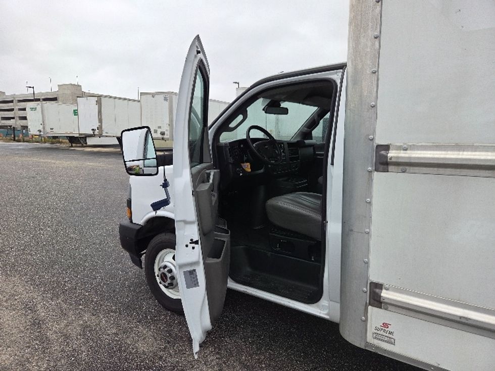 Light Duty Box Truck-Light and Medium Duty Trucks-GMC-2022-Savana G33903-Mobile-AL-68,420\n\t\tmiles-$ 34,500 - Image 16