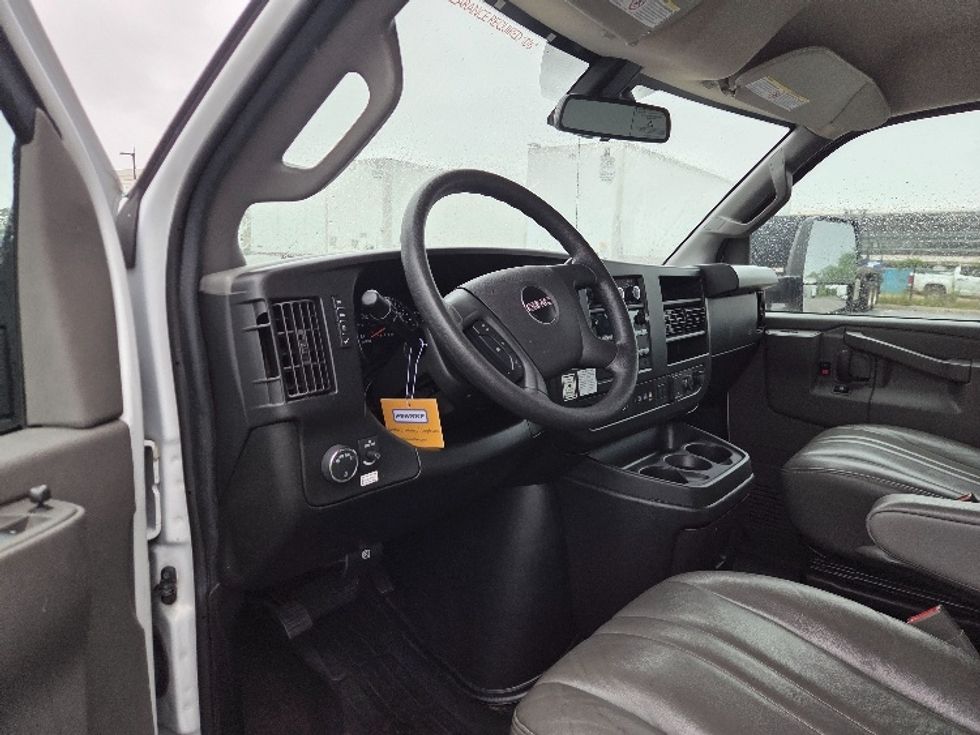 Light Duty Box Truck-Light and Medium Duty Trucks-GMC-2022-Savana G33903-Mobile-AL-68,420\n\t\tmiles-$ 34,500 - Image 17