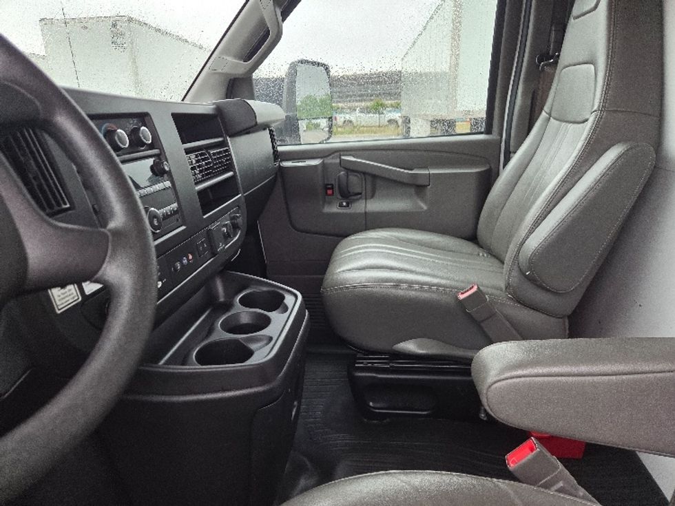 Light Duty Box Truck-Light and Medium Duty Trucks-GMC-2022-Savana G33903-Mobile-AL-68,420\n\t\tmiles-$ 34,500 - Image 19