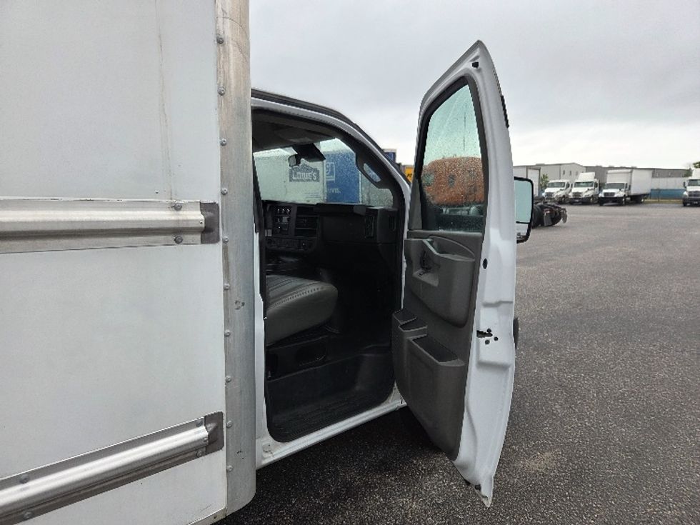 Light Duty Box Truck-Light and Medium Duty Trucks-GMC-2022-Savana G33903-Mobile-AL-68,420\n\t\tmiles-$ 34,500 - Image 20