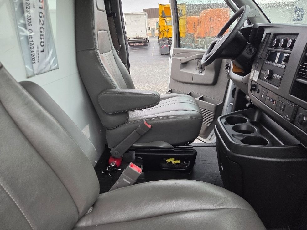 Light Duty Box Truck-Light and Medium Duty Trucks-GMC-2022-Savana G33903-Mobile-AL-68,420\n\t\tmiles-$ 34,500 - Image 22