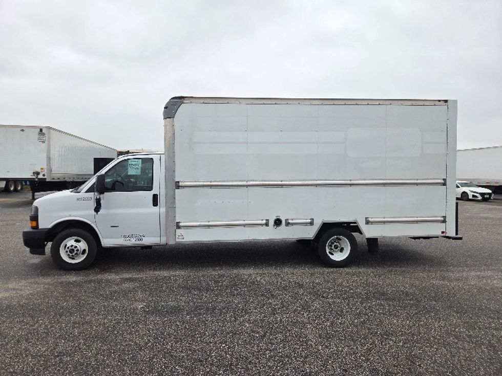 Light Duty Box Truck-Light and Medium Duty Trucks-GMC-2022-Savana G33903-Mobile-AL-68,420\n\t\tmiles-$ 34,500 - Image 4