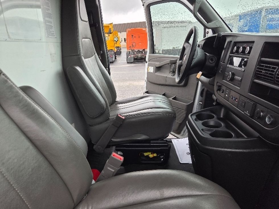 Light Duty Box Truck-Light and Medium Duty Trucks-GMC-2022-Savana G33903-Mobile-AL-74,184\n\t\tmiles-$ 33,750 - Image 22