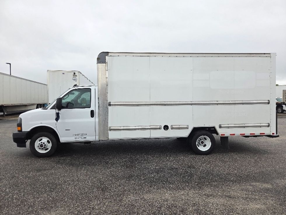 Light Duty Box Truck-Light and Medium Duty Trucks-GMC-2022-Savana G33903-Mobile-AL-74,184\n\t\tmiles-$ 33,750 - Image 4