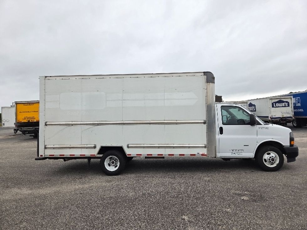 Light Duty Box Truck-Light and Medium Duty Trucks-GMC-2022-Savana G33903-Mobile-AL-92,401\n\t\tmiles-$ 31,750 - Image 15