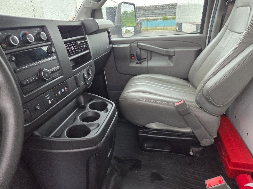 Light Duty Box Truck-Light and Medium Duty Trucks-GMC-2022-Savana G33903-Mobile-AL-92,401\n\t\tmiles-$ 31,750 - Image 19
