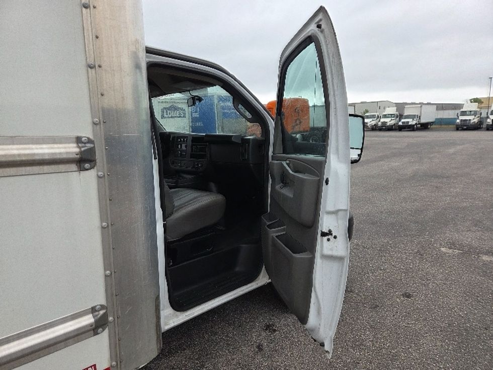 Light Duty Box Truck-Light and Medium Duty Trucks-GMC-2022-Savana G33903-Mobile-AL-92,401\n\t\tmiles-$ 31,750 - Image 20