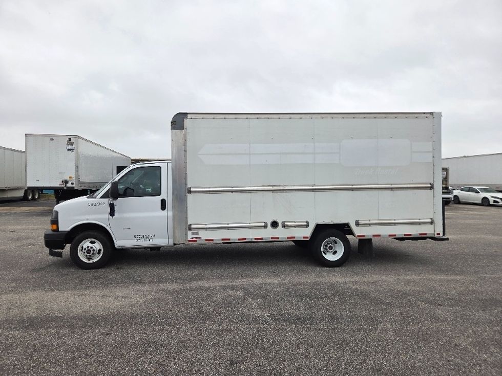 Light Duty Box Truck-Light and Medium Duty Trucks-GMC-2022-Savana G33903-Mobile-AL-92,401\n\t\tmiles-$ 31,750 - Image 4