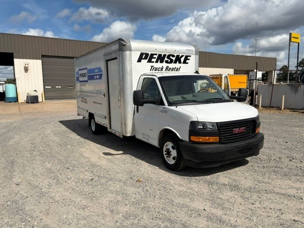 Light Duty Box Truck-Light and Medium Duty Trucks-GMC-2022-Savana G33903-Monroe-LA-92,243\n\t\tmiles-$ 33,750 - Image 1