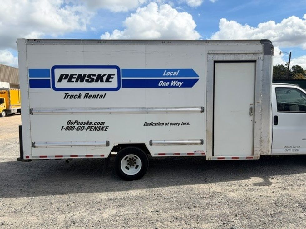 Light Duty Box Truck-Light and Medium Duty Trucks-GMC-2022-Savana G33903-Monroe-LA-92,243\n\t\tmiles-$ 33,750 - Image 12