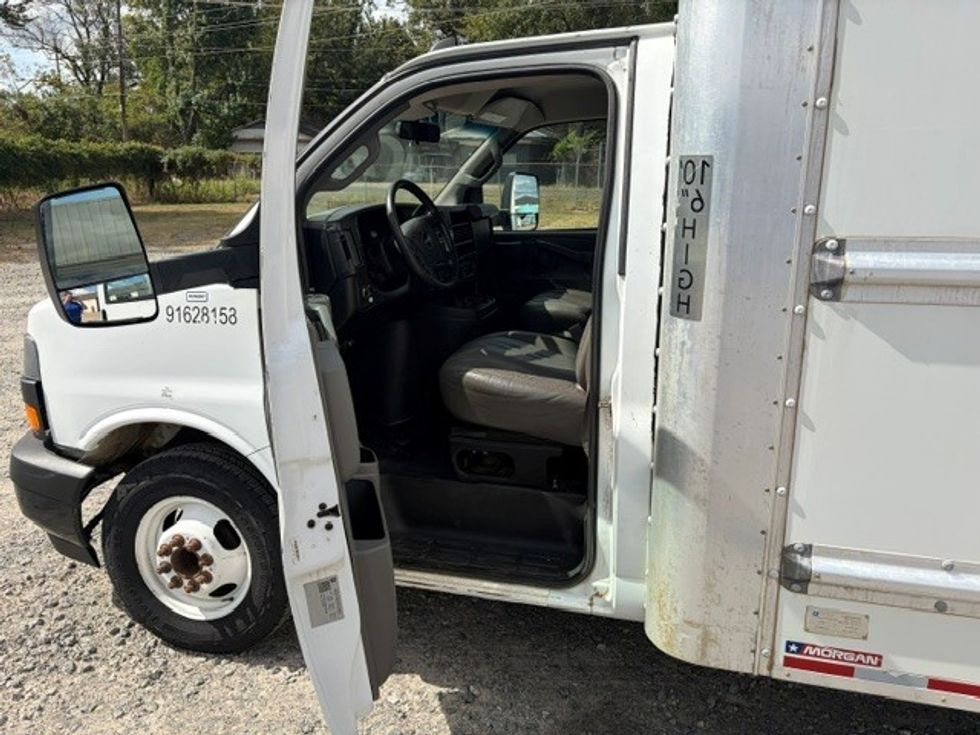 Light Duty Box Truck-Light and Medium Duty Trucks-GMC-2022-Savana G33903-Monroe-LA-92,243\n\t\tmiles-$ 33,750 - Image 13