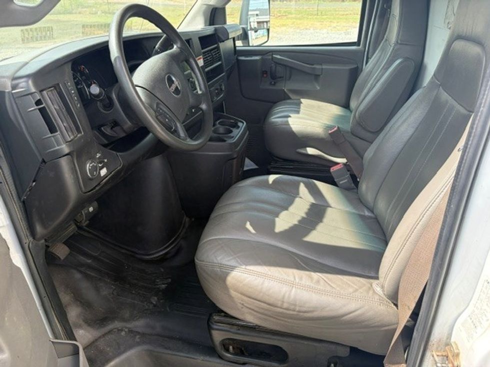 Light Duty Box Truck-Light and Medium Duty Trucks-GMC-2022-Savana G33903-Monroe-LA-92,243\n\t\tmiles-$ 33,750 - Image 14