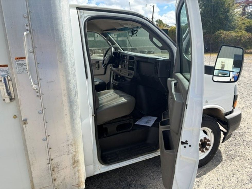 Light Duty Box Truck-Light and Medium Duty Trucks-GMC-2022-Savana G33903-Monroe-LA-92,243\n\t\tmiles-$ 33,750 - Image 17