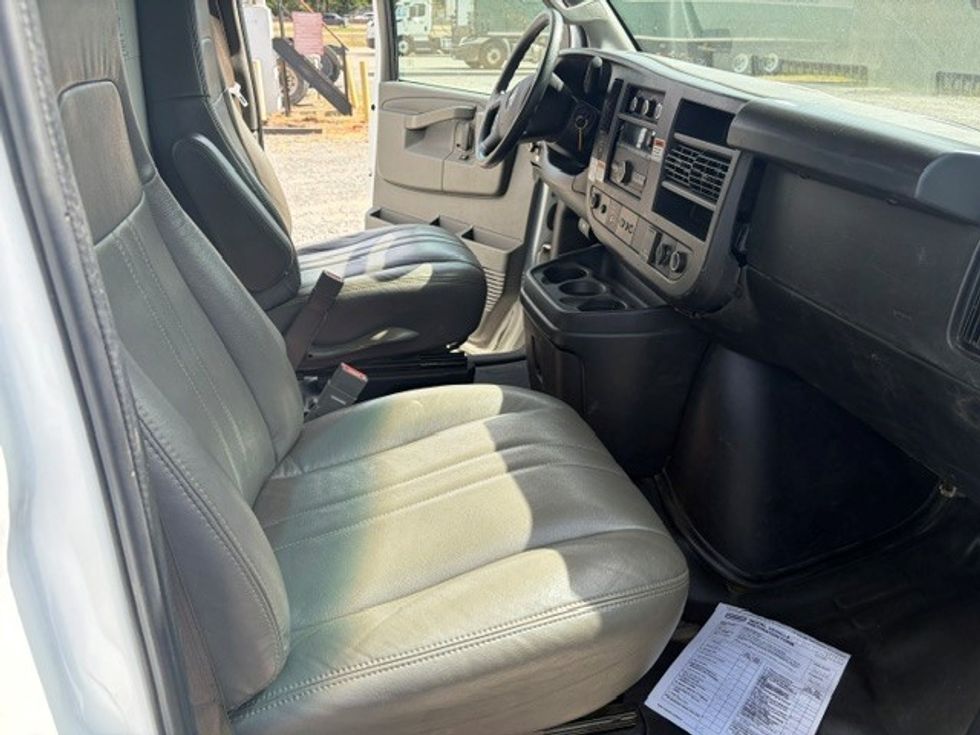 Light Duty Box Truck-Light and Medium Duty Trucks-GMC-2022-Savana G33903-Monroe-LA-92,243\n\t\tmiles-$ 33,750 - Image 19