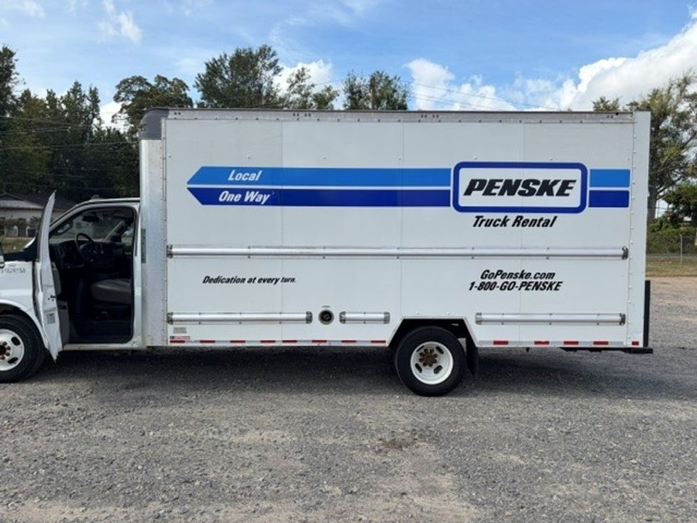 Light Duty Box Truck-Light and Medium Duty Trucks-GMC-2022-Savana G33903-Monroe-LA-92,243\n\t\tmiles-$ 33,750 - Image 4
