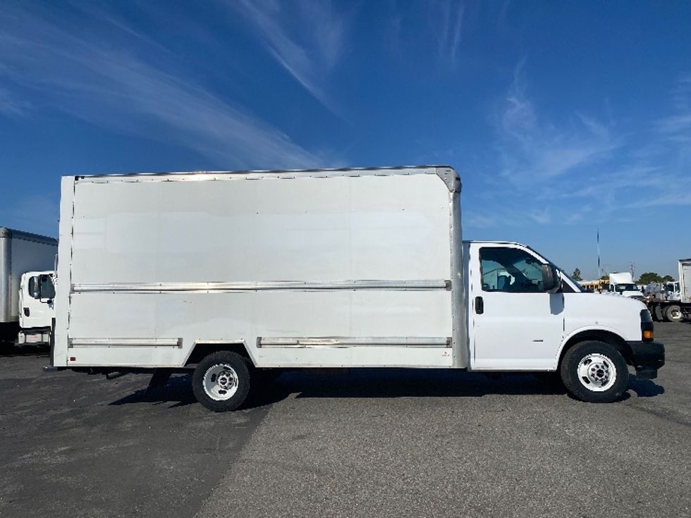 Light Duty Box Truck-Light and Medium Duty Trucks-GMC-2022-Savana G33903-Montebello-CA-91,634\n\t\tmiles-$ 35,250 - Image 14