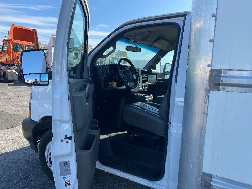 Light Duty Box Truck-Light and Medium Duty Trucks-GMC-2022-Savana G33903-Montebello-CA-91,634\n\t\tmiles-$ 35,250 - Image 15
