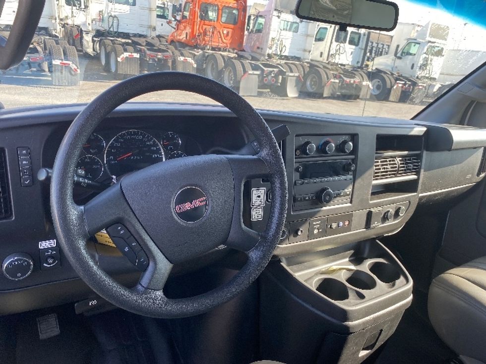 Light Duty Box Truck-Light and Medium Duty Trucks-GMC-2022-Savana G33903-Montebello-CA-91,634\n\t\tmiles-$ 35,250 - Image 17