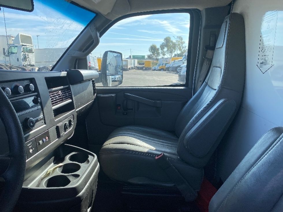 Light Duty Box Truck-Light and Medium Duty Trucks-GMC-2022-Savana G33903-Montebello-CA-91,634\n\t\tmiles-$ 35,250 - Image 18