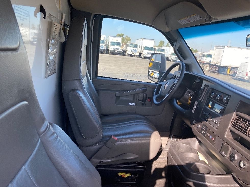 Light Duty Box Truck-Light and Medium Duty Trucks-GMC-2022-Savana G33903-Montebello-CA-91,634\n\t\tmiles-$ 35,250 - Image 21