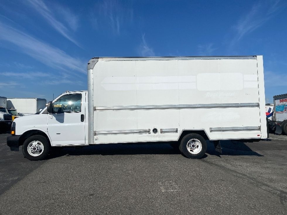 Light Duty Box Truck-Light and Medium Duty Trucks-GMC-2022-Savana G33903-Montebello-CA-91,634\n\t\tmiles-$ 35,250 - Image 4