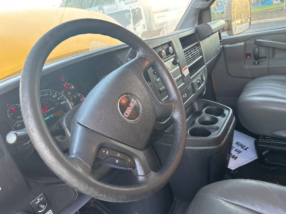 Light Duty Box Truck-Light and Medium Duty Trucks-GMC-2022-Savana G33903-Montgomery-NY-127,402\n\t\tmiles-$ 23,750 - Image 17