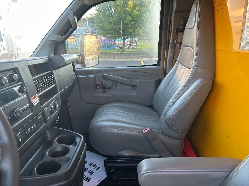 Light Duty Box Truck-Light and Medium Duty Trucks-GMC-2022-Savana G33903-Montgomery-NY-127,402\n\t\tmiles-$ 23,750 - Image 19