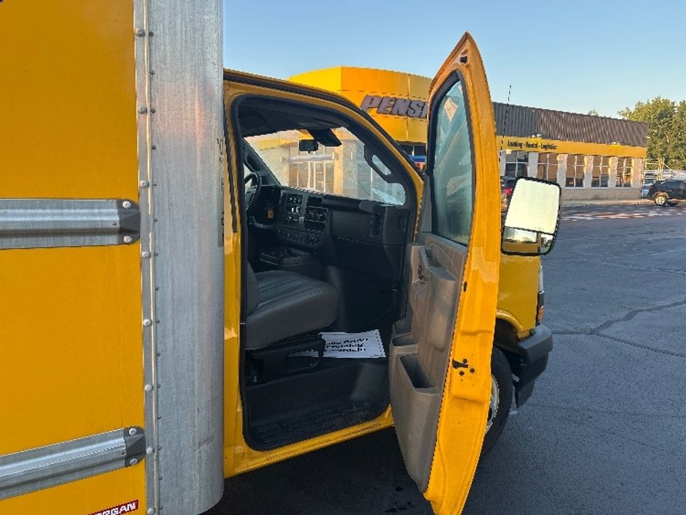 Light Duty Box Truck-Light and Medium Duty Trucks-GMC-2022-Savana G33903-Montgomery-NY-127,402\n\t\tmiles-$ 23,750 - Image 20