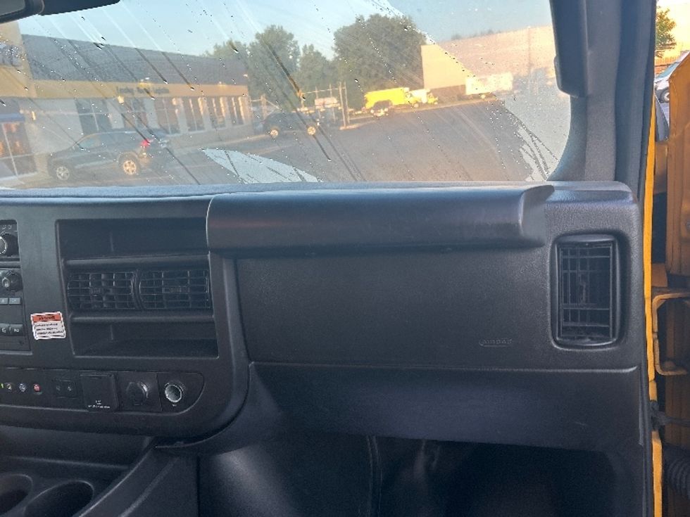 Light Duty Box Truck-Light and Medium Duty Trucks-GMC-2022-Savana G33903-Montgomery-NY-127,402\n\t\tmiles-$ 23,750 - Image 21
