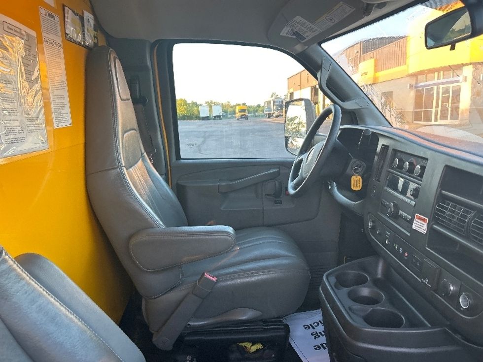 Light Duty Box Truck-Light and Medium Duty Trucks-GMC-2022-Savana G33903-Montgomery-NY-127,402\n\t\tmiles-$ 23,750 - Image 22