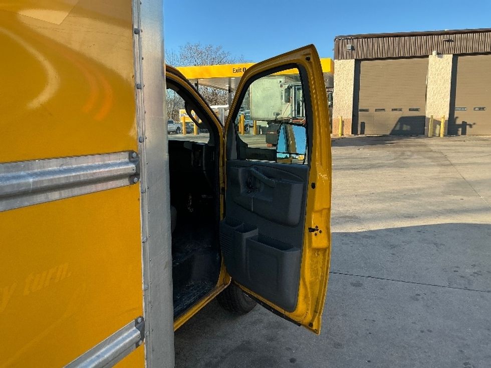 Light Duty Box Truck-Light and Medium Duty Trucks-GMC-2022-Savana G33903-Montgomery-NY-136,198\n\t\tmiles-$ 21,000 - Image 20